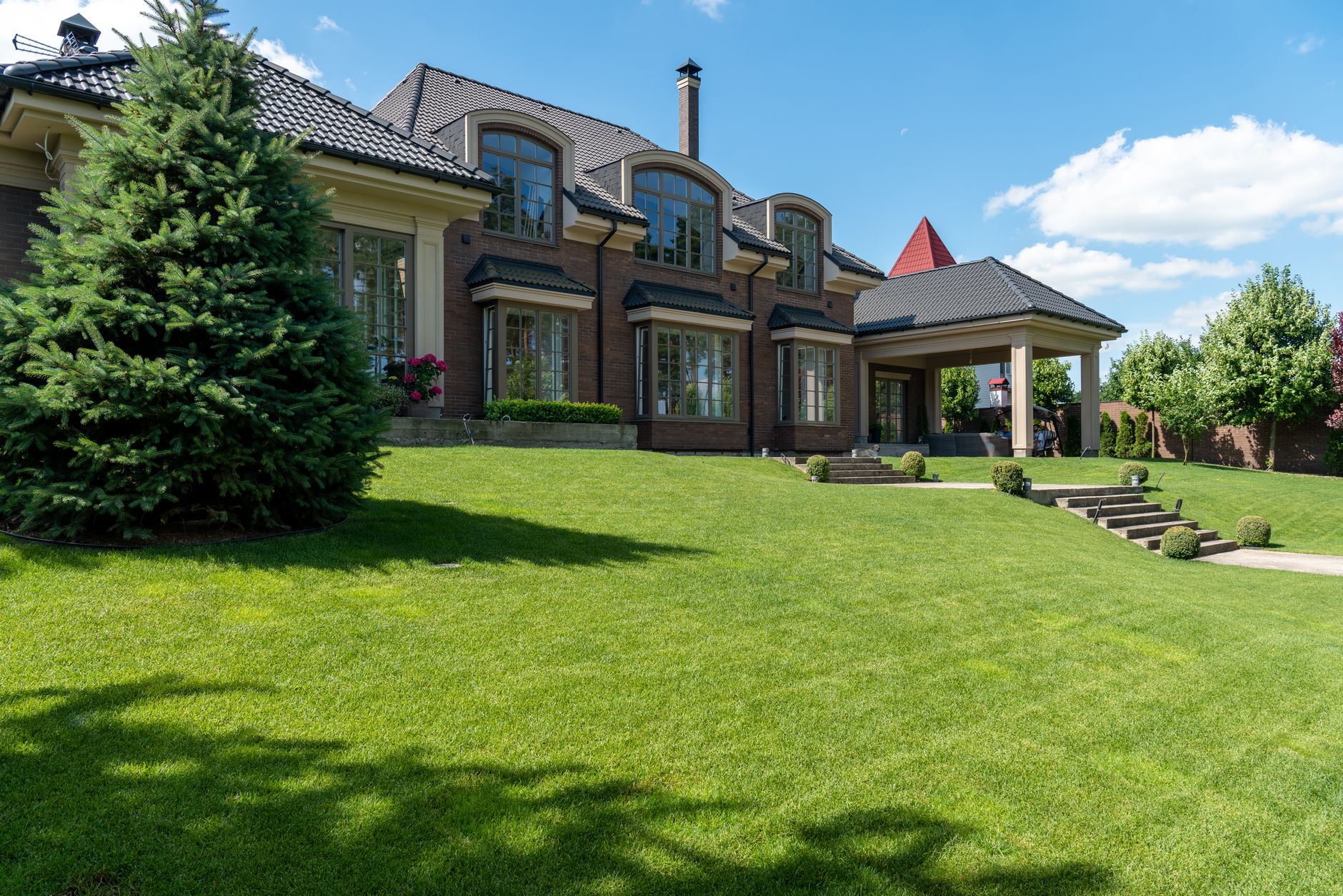 Beautiful maintained lawn by Prairie Lawn Guy